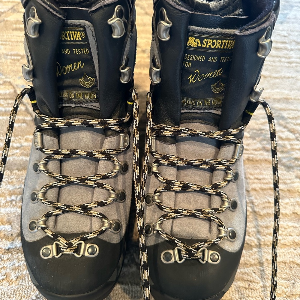 Like New mountaineering boots
